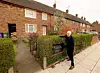 Mike McCartney ispred obiteljskog doma u Liverpoolu.