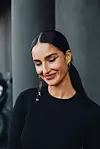 Izdužena linija tušem malo se produljila