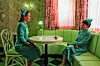 Sarah Paulson kao Mildred Ratched i Judy Davis kao Betsy Bucket.