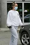 *EXCLUSIVE* Calabasas, CA - Miley Cyrus and boyfriend Cody Simpson step out to get themselves fresh groceries for the week. After Miley gave him a new buzz cut that Cody was trying to pass along through social media as a new trend. BACKGRID USA 8 APRIL 2020, Image: 513096541, License: Rights-managed, Restrictions: , Model Release: no, Credit line: RAAK/Hayk / BACKGRID / Backgrid USA / Profimedia