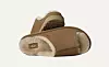 Ugg Greenport natikače dolaze u četiri različite varijante boje, Kendall nosi smeđe, službena boja chestnut