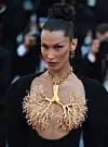 Bella Hadid u Cannesu 2021. godine