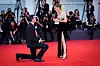 Zaruke su pale uoči premijere filma ‘The Son‘, čije su zvijezde Hugh Jackman i Laura Dern