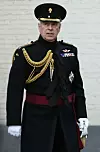 Osim titule HRH Andrew gubi i svoje počasne vojne titule te sva kraljevska pokroviteljstva.