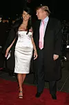 Donald i Melanija, tada još Knauss, odlaze sa zabave priređene povodom finalne epizode showa 'Pripravnik'.