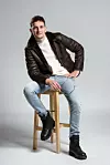 Privlače ga djevojke koje vole avanture