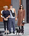 Anwarova majka Yolanda Hadid, Anwar Hadid i Dua Lipa.