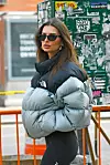 Emily Ratajkowski je provela zimu u The North Face jakni Fotografija: Profimedia