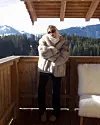 Bila je smještena u velikom chaletu koji je definitivno jedna od najljepših kuća koje je vidjela u planini