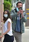 Prema riječima mlade glumice za raspad njezine veze s Benom krivi su paparazzi koji ih nisu puštali na miru.