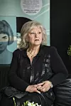 Meri Cetinić tijekom karijere surađivala je i s velikanima Zdenkom Runjićem, Krstom Jurasom i Jakšom Fiamengom, a u njezinoj pjesmarici ostaju hitovi; ‘Lastavica, ‘Četri stađuna‘, ‘Potraži me u predgrađu‘, ‘U prolazu‘, ‘Konoba‘, ‘More, more‘ i brojni drugi...