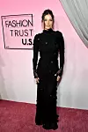 Ella Bleu Travolta na crvenom tepihu Fashion Trust Awards u Los Angelesu