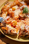 U ponudi su razne vrste tjestenina i pizza