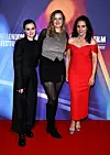 Lola Petticrew, Daina Oniunas-Pusić i Julia Louis-Dreyfus