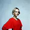 Rođena u predgrađu Londonu slavu je stekla praktički preko noći, sa samo šesnaest godina, u vrijeme kada su se mini suknje koje je lansirala Mary Quant, naveliko nosile
