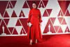 Olivia Colman nosi Christian Dior Haute Couture.