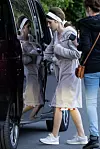 Lilly Collins na snimanju druge sezone 'Emily u Parizu'