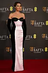 Margot Robbie nosila je haljinu Giorgio Armani Privé