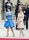 Eugenie i Beatrice na vjenčanju princa Williama i Kate Middleton 2011. godine sa šeširama zbog kojih su ih ismijavali