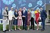 Veleposlanik Simon Thomas s predstavnicima Astrazenece ispred prigodno uređene rezidencije