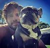 Liam Hemsworth odrastao je sa psima