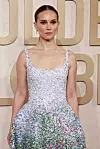 Natalie Portman nosila je Dior Haute Couture haljinu s bijelim i srebrnim šljokicama