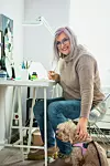 Sa svojom vjernom kujicom Danijela stanuje u ulici koja od 2018. nosi ime Borisa i Dina Dvornika