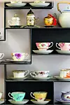 U uređenju interijera pomogla joj je sestra, arhitektica Ana Kuljiš, koja je prostore prilagodila Danijelinim željama, pa tako na jednom zidu ima istaknutu kolekciju porculanskih šalica, uglavnom kupljenih na putovanjima