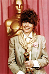 Diane Keaton s Oscarom za najbolju žensku ulogu u filmu ”Annie Hall” 1970. godine