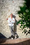 Od roditelja je dobio puno ljubavi, životni moto mu je ‘samo pozitivno‘, obožava sport a kad mu se oporavi koljeno i rame, planira sudjelovanje u zahtjevnom Ironman triatlonu