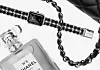Dizajn Chanel Première inspiriran je kultnim parfemom Chanel N°5 i kvadratnim, odnosno oktogonalnim oblikom čepa bočice
