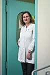 Onkologinja ističe kako i zdrava prehrana, tjelovježba, uredan san i redovite kontrole, te aktivnosti poput druženja, vježbanja, meditacije, filmova ili hobija mogu pomoći u procesu liječenja