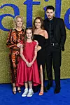 Alisha Weir na premijeru je povela mamu i sestru