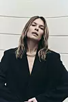 Odijelo JACQUEMUS; ogrlica LIÉ STUDIO, Garderoba Concept Store
