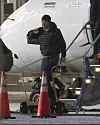 Iako zagovara suprotno, Harry vrlo često putuje privatnim mlaznim avionima.