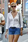 152949, American Model Devon Windsor wears denim shorts and the 'It' fashion item of the moment, Gucci slip-ons, while out with friends in NoHo. New York City, New York - Friday May 27, 2016.,Image: 287344800, License: Rights-managed, Restrictions: , Model Release: no, Credit line: PacificCoastNews / Pacific coast news / Profimedia
