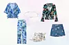 Komplet bluza s volanima i široke hlače Zara (25,90 + 25,90 eura)/ narukvica s leptirima Zaks (216 eura)/ bluza s motivom Desigual (65 eura)/ sanale na petu Zara (45,95 eura)/ mini hlače od trapera Ganni (225 eura)