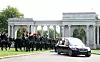 Automobil s kraljičinim lijesom stigao je u Windsor nekoliko minuta prije 17 sati po našem vremenu.