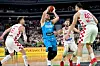 Luka Dončić u akciji u utakmici Slovenije protiv Hratske u lipnju ove godine