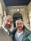 Enes Vejzović s lavnim glumcem Warren Brownom