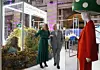 Stella McCartney osobno je provela princa Charlesa svojom izložbom.