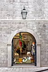 Concept store Maria Dubrovnik nalazi se na adresi Sv. Dominika bb