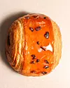 Posut je komadićima kakao nibsa
