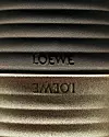 Loewe svijeće nalaze se u posudama od terakote