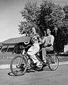 Američka glumica i pjevačica Shirley Temple i suprug John Agar u Palm Springsu