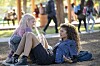 Hunter Schafer i Zendaya kao Jules Vaughn i Rue Bennet čiji odnos s velikim zanimanjem prate milijuni gledatelja