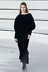 Maksi model Chanela sa šišmiš rukavima