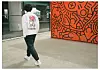 Svježa ulična moda s grafikama Keitha Haringa
