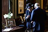 Kralj Charles III i Camilla s lošim nalivperom