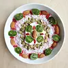 Tipičan veganski obrok od kivija, badema, kokosa, riže i sjemenki bundeve